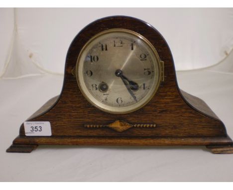 MANTLE CLOCK WITH KEY AND PENDULUM (30 CM X 18 CM)  