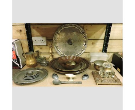 A collection of metal wares, to include a gilt metal inkwell, pewter, brass and silver plated trays