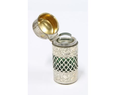 Edwardian silver scent bottle with internal green glass and original stopper, Sydney &amp; Co, Birmingham 1908, 7cm high 