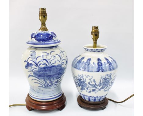 Two blue and white chinoiserie pottery table lamp bases, on wooden bases, 32cm excluding fittings (2) 