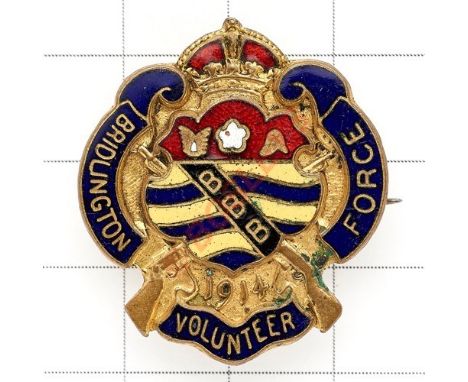 Bridlington Volunteer Force 1914 WW1 VTC mufti / lapel badge. A fine scarce example. Resting in a tri-part blue enamel title 