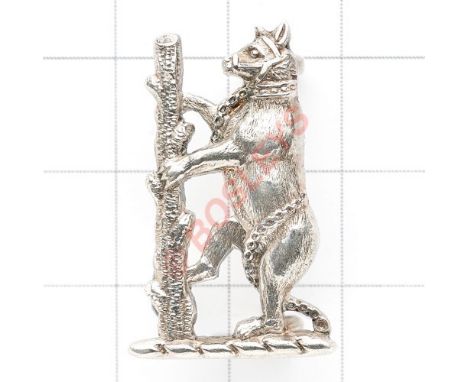 Warwickshire Yeomanry Officer’s silver cap badge. A fine example comprising the Bear and Ragged Staff. Reverse impressed “STE