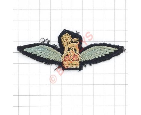 1st Glider Pilot cloth WW2 Wings / Army Flying Badge. A good smaller flat example. Yellow and red Royal Crest flanked by ligh