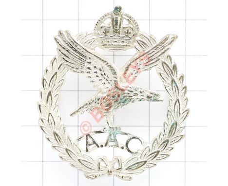 Army Air Corps Officer’s silver-plated beret badge. Die-cast Long loops VGC 