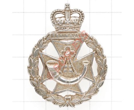 Green Jackets Brigade Officer’s 1964 Birmingham hallmarked silver cap badge Die-cast. Laurel wreath surmounted by a crown on 