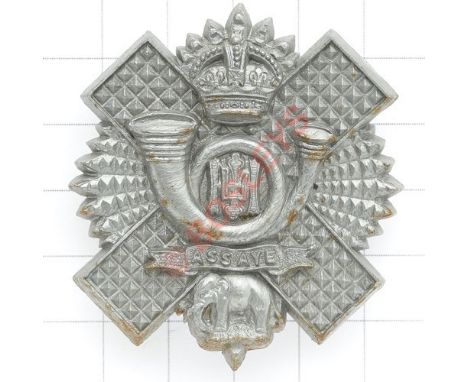 Scottish. Highland Light Infantry WW2 plastic economy HLI glengarry badge (KK 2257) Blades bent back VGC 