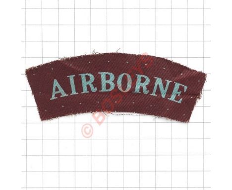 AIRBORNE WW2 cloth printed shoulder title. Slightly curved light blue letters on maroon VGC 