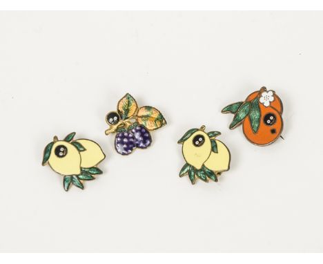 Pre-War Miller Robertson's Golly Fruit Badges, Lemons (2), Oranges and Bramble, G, slight enamel damage to one Lemon and Bram