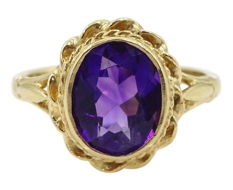 9ct gold single stone oval amethyst ring, Birmingham assay markCondition Report:Approx 3.75gm, size N-O, good condition