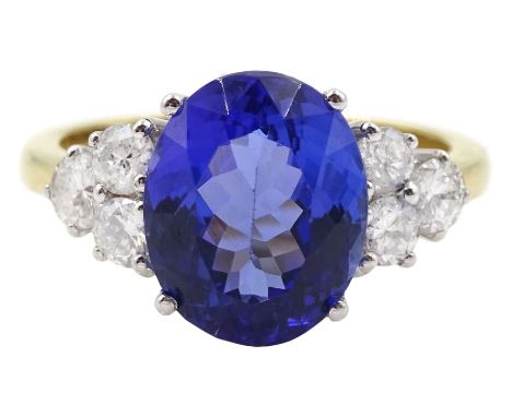 18ct gold oval tanzanite ring, each side set with three round brilliant cut diamonds, hallmarked, tanzanite approx 4.10 carat