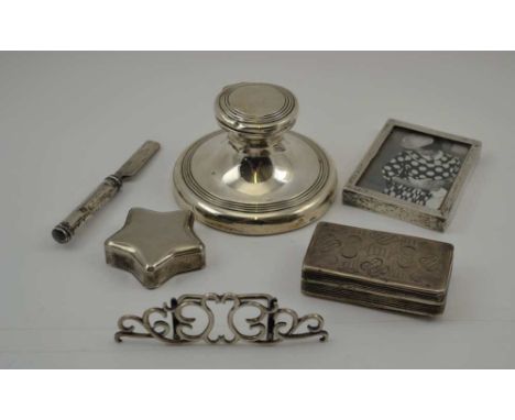 A COLLECTION OF SILVER ITEMS comprising; a silver menu holder, a small silver photo frame, a capstan inkwell, quill knife, Co