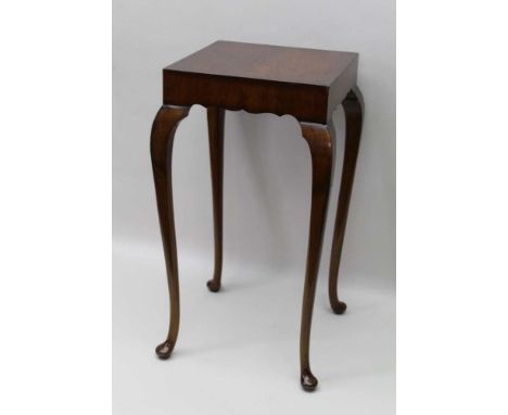 A 20TH CENTURY WALNUT VENEER LAMP TABLE, on cabriole supports, 35cm square 