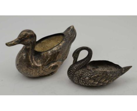 ADIE & LOVEKIN LTD. AN EDWARDIAN SILVER PIN CUSHION FASHIONED AS A SWAN, Birmingham 1908, 4.5cm high, together with an early 