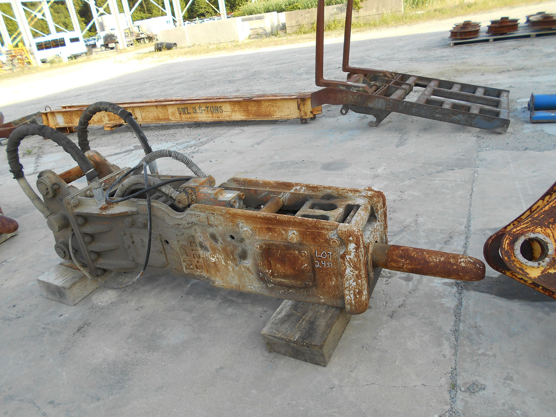 NPK E210A HYDRAULIC JACK HAMMER IMPLEMENT FOR EXCAVATOR