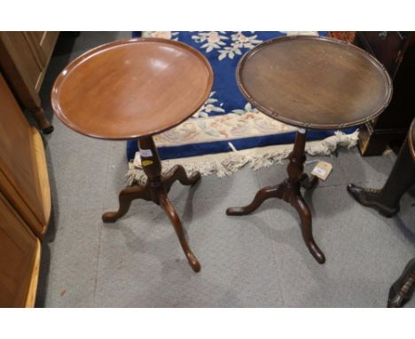 Two walnut wine tables of Georgian design, on tripod splay supports, 12" dia x 20 1/2" high 