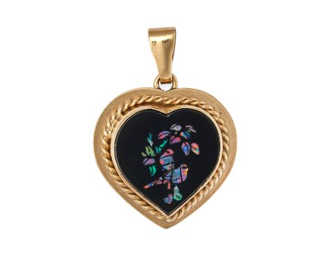 AN ONYX AND OPAL MICROMOSAIC HEART PENDANT in 9ct yellow gold, set with a heart shaped polished onyx inlaid with opal depicti