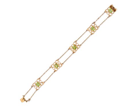 AN ANTIQUE ART NOUVEAU PERIDOT BRACELET in 15ct yellow gold, set with five octagonal step cut peridots within stylised border