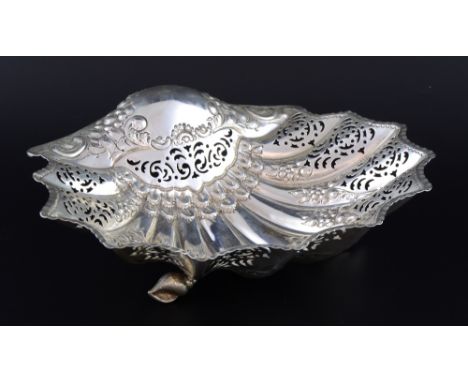 Edward VII silver pierced shell shaped dish with embossed decoration on three shell feet, by Atkin Brothers, Sheffield, 1905,