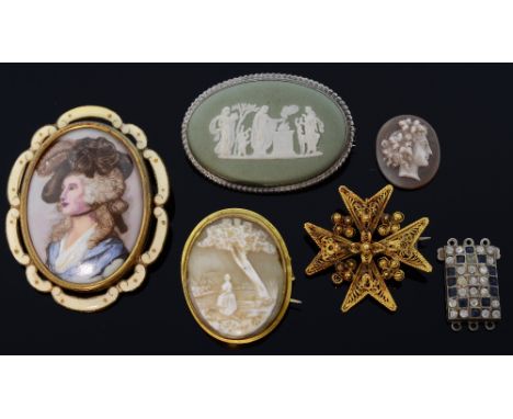  Group of Vintage jewellery. a cameo brooch, Wedgwood ware brooch, silver gilt cross, portrait brooch, loose cameo and paste 