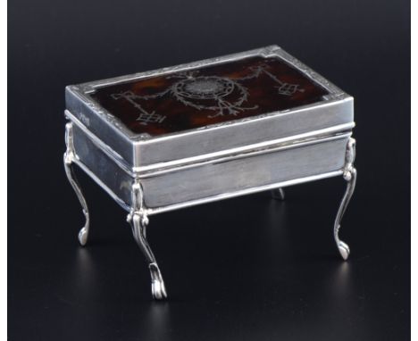 George V silver and tortoiseshell trinket box and cover on four cabriole legs, by Charles & Richard Comyns, London, 1916,