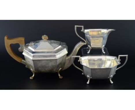 George VI silver three piece tea service of octagonal section on four paw feet, by Viner's Ltd., Sheffield, 1939, gross weigh