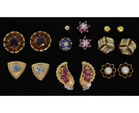 A quantity of gold and gem set earrings. including a pair of 9ct gold knot earrings,  9ct gold and topaz triangular earrings,