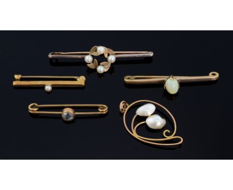 Edwardian jewellery to include  a blister  pearl set pendant, four  bar brooches with pearl, aquamarine, and opal 