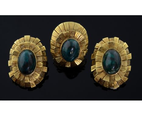 1940's Chrysocolla set jewellery. gold clip earrings and a matching ring set. Mounted in 18ct yellow gold 