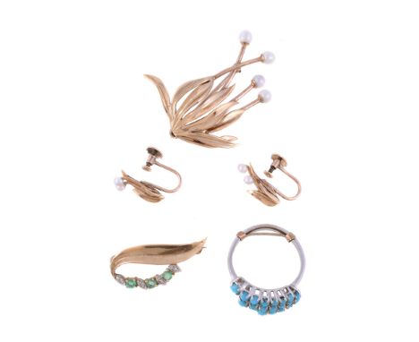  A 9 carat gold cultured pearl brooch,   of foliate design set with cultured pearls, stamped 375 with Edinburgh hallmarks for
