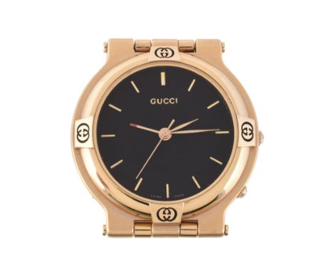  Gucci, ref. 0900, a gilt metal travel alarm desk clock,   no. 0001852, Swiss quartz movement, 1 jewel, cal. Ronda 3676, blac