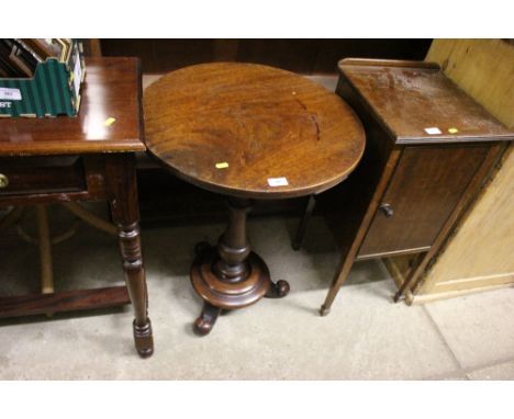 A Victorian mahogany tripod table