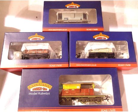 Four Bachmann brake vans all BR, 38-401, 38-402, 38-550, 33-831. All in excellent condition, boxed. P&amp;P Group 1 (£14+VAT 