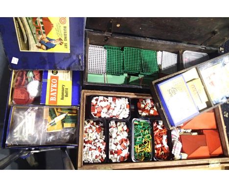 Bayko set 3 and large quantity of other Bayko pieces in wooden storage boxes, includes build books etc. Not available for in-