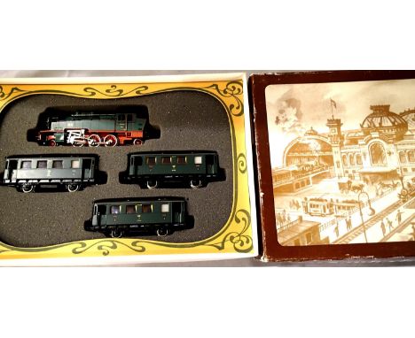 Piko Old Timer series Landerbahnzug, 2.6.2. tank loco, Green/Red, 1831 and three four wheel type coaches, in very good to exc