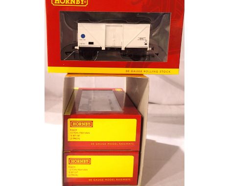 Hornby R6624 set of three 12 ton fish vans, E87157, E87158 and E87159 in excellent condition, boxed. P&amp;P Group 1 (£14+VAT