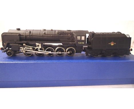 Hornby Class 9F refinished Black, 92190, Late Crest, tender top loose, in good condition, storage wear to box. P&amp;P Group 