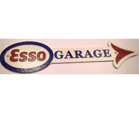 Esso cast iron garage arrow sign. P&amp;P Group 1 (£14+VAT for the first lot and £1+VAT for subsequent lots) 