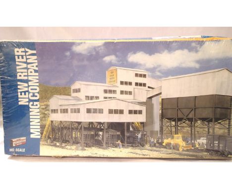 Walthers HO scale Cornerstone series kit of New River Mining Company includes buildings, conveyer, truck loader etc, factory 