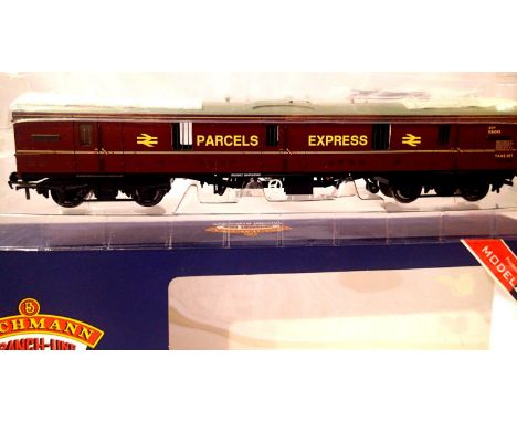 Bachmann 271Z BR MK1 GUV Parcels Express Maroon, Modelzone exclusive, in very near mint condition, box with slight wear. P&am