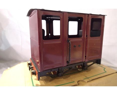 MSS Railway coach, marron, in very good - excellent condition. P&amp;P Group 1 (£14+VAT for the first lot and £1+VAT for subs