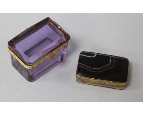 An agate and gilt metal snuff box and a glass and gilt metal trinket box