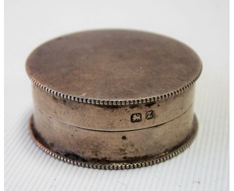 George V silver circular lidded snuff or pill box, maker GTM JNM, Birmingham 1924, weight 14.6g approx.