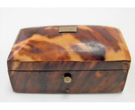 19th Century tortoiseshell dome hinge lidded snuff box, width 5.5cm
