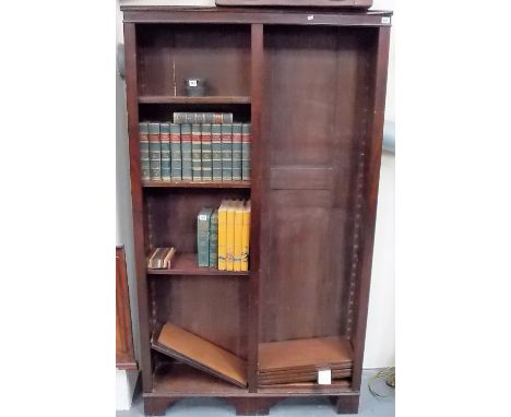 Early 20th Century mahogany floor standing bookcase with two sections of adjustable shelves upon bracket supports, width 107c