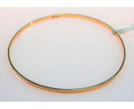 Modern 9ct hallmarked gold bangle with facet decoration, weight 5.3g approx.