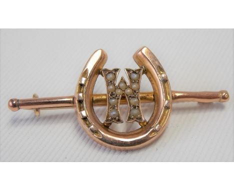 9ct gold seed pearl set horseshoe bar brooch with 'W' letter set with seed pearls, weight 2.6g approx.