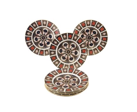 A SET OF EIGHT DERBY PLATES IN RED, BLUE AND GILT ENAMEL