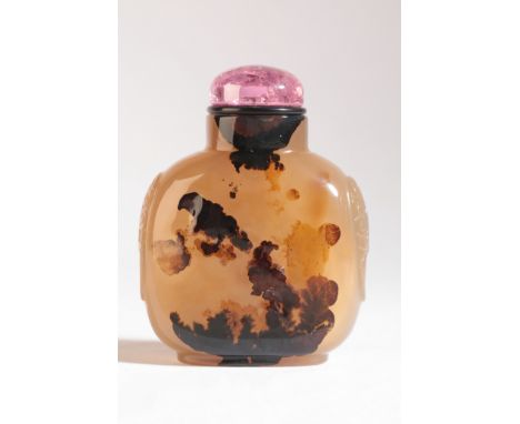 A CHINESE SHADOW AGATE 'MAGPIES' SNUFF BOTTLE 19th century, the inclusions to one side carved to suggest two magpies perched 