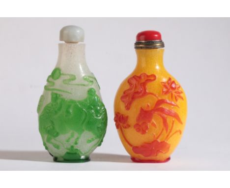 A CHINESE GLASS SNUFF BOTTLE likely 18th/19th century, the green overlay on frosted glass depicting a scene of two boys ridin