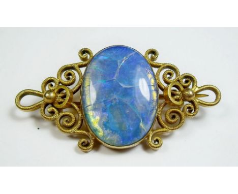 An 18 carat gold brooch set opal 9g - opal a/f - 4.5cm across